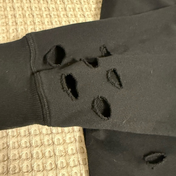 Chelsea DeBoer By Lily & Lottie Distressed Pullover Sweater Size M (#229) - Picture 4 of 11